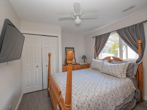4301 9 Street, Vernon, BC - Indoor Photo Showing Bedroom