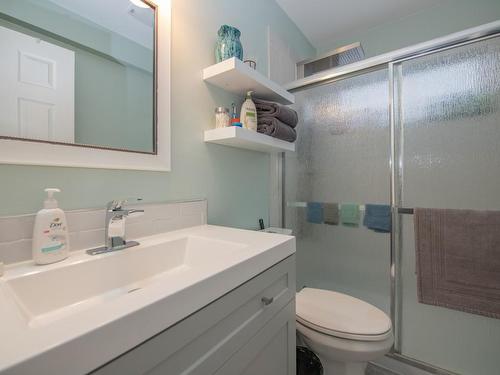 4301 9 Street, Vernon, BC - Indoor Photo Showing Bathroom