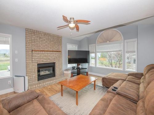 4301 9 Street, Vernon, BC - Indoor Photo Showing Living Room With Fireplace