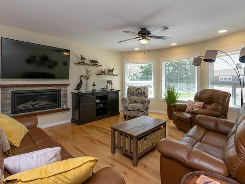 2540 Golf View Crescent, Blind Bay, BC - Indoor Photo Showing Living Room With Fireplace