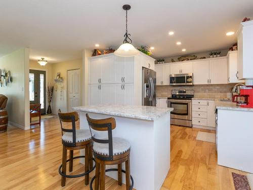 2540 Golf View Crescent, Blind Bay, BC - Indoor Photo Showing Kitchen With Upgraded Kitchen