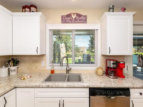 2540 Golf View Crescent, Blind Bay, BC - Indoor Photo Showing Kitchen With Double Sink With Upgraded Kitchen