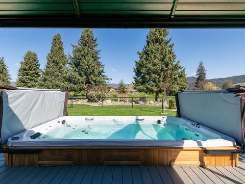 2540 Golf View Crescent, Blind Bay, BC - Outdoor With Backyard