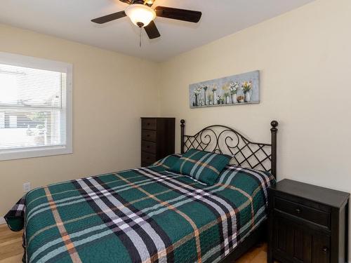 2540 Golf View Crescent, Blind Bay, BC - Indoor Photo Showing Bedroom