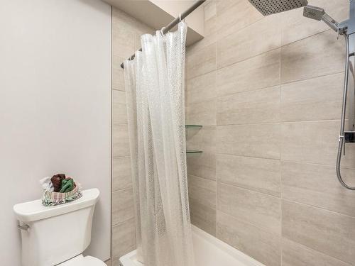 8-900 Mt Ida Drive, Vernon, BC - Indoor Photo Showing Bathroom
