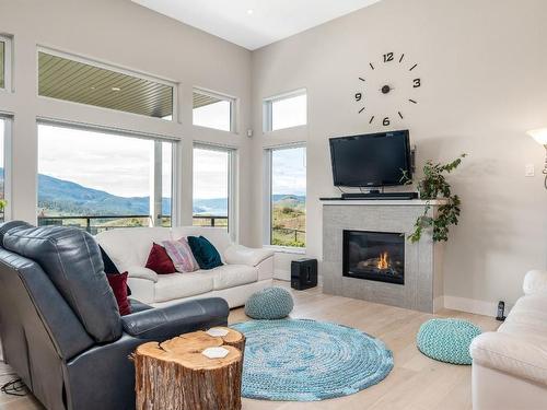 8-900 Mt Ida Drive, Vernon, BC - Indoor Photo Showing Living Room With Fireplace