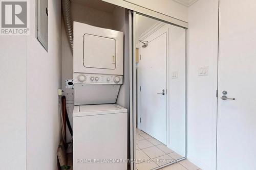 3005 - 37 Grosvenor Street, Toronto, ON - Indoor Photo Showing Laundry Room