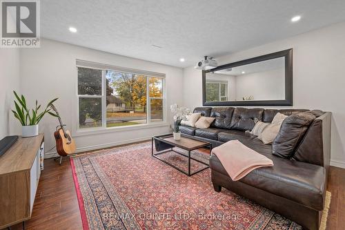 16 Maple Drive, Belleville, ON - Indoor Photo Showing Living Room