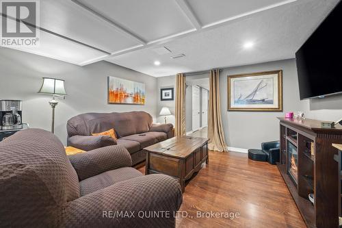 16 Maple Drive, Belleville, ON - Indoor Photo Showing Living Room