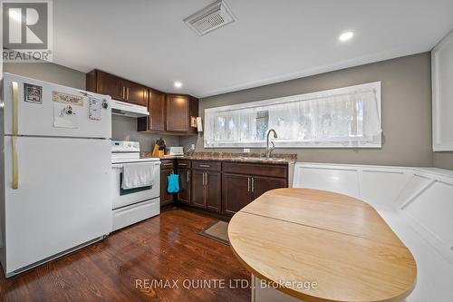16 Maple Drive, Belleville, ON - Indoor Photo Showing Kitchen