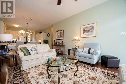 20 Deacon Crescent, Kawartha Lakes, ON - Indoor Photo Showing Living Room
