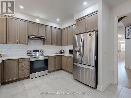 7 Betty May Crescent, East Gwillimbury, ON - Indoor Photo Showing Kitchen