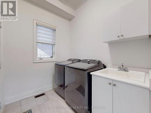 7 Betty May Crescent, East Gwillimbury, ON - Indoor Photo Showing Laundry Room