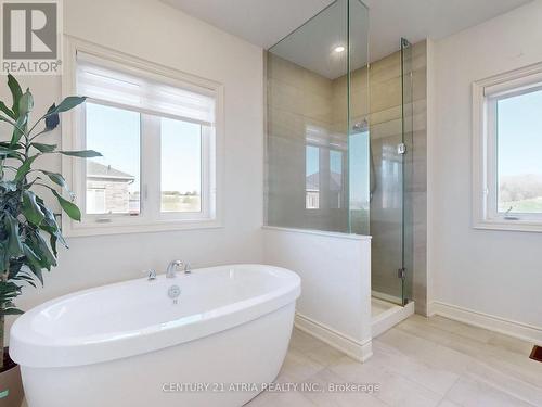 7 Betty May Crescent, East Gwillimbury, ON - Indoor Photo Showing Bathroom