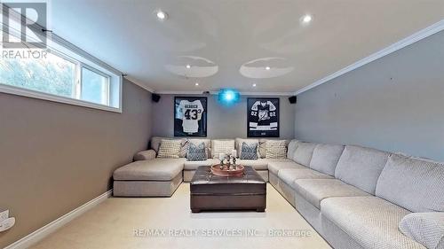 87 Penstock Court, Richmond Hill, ON - Indoor Photo Showing Living Room