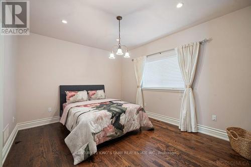 22 Garden Avenue, Richmond Hill, ON - Indoor Photo Showing Bedroom