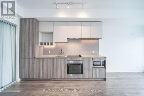 # 3207 - 5 Buttermill Avenue, Vaughan, ON - Indoor Photo Showing Kitchen