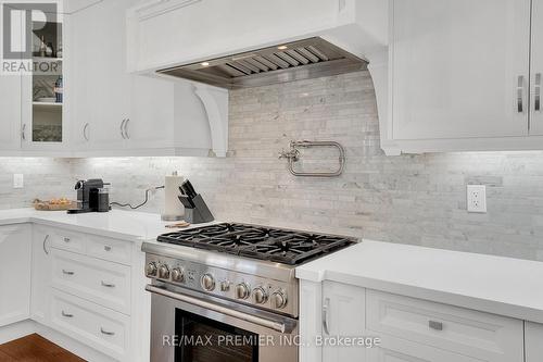 116 Torrey Pines Road, Vaughan, ON - Indoor Photo Showing Kitchen With Upgraded Kitchen