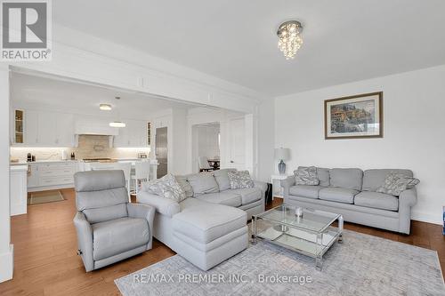 116 Torrey Pines Road, Vaughan, ON - Indoor Photo Showing Living Room