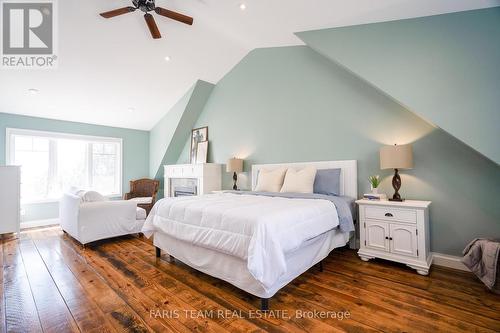 7 Pine Point, Oro-Medonte, ON - Indoor Photo Showing Bedroom