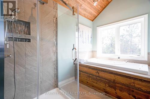 7 Pine Point, Oro-Medonte, ON - Indoor Photo Showing Bathroom