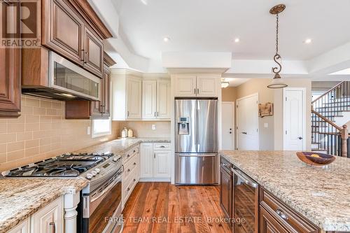 7 Pine Point, Oro-Medonte, ON - Indoor Photo Showing Kitchen With Upgraded Kitchen