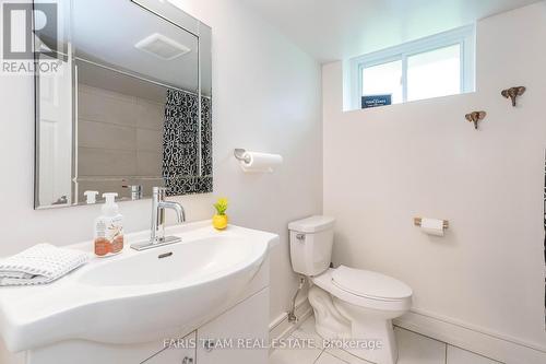 23 Blue Mound Drive, Barrie, ON - Indoor Photo Showing Bathroom