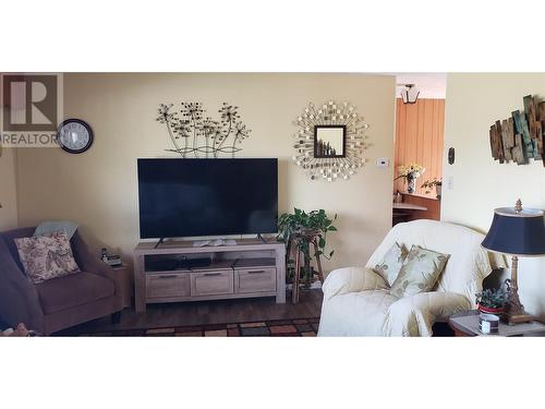 1428 Dartmouth Street Street, Penticton, BC - Indoor Photo Showing Living Room