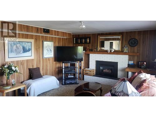 1428 Dartmouth Street Street, Penticton, BC - Indoor Photo Showing Living Room With Fireplace