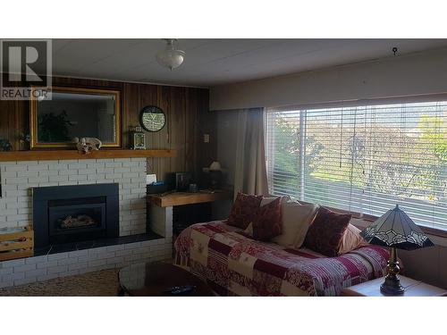 1428 Dartmouth Street Street, Penticton, BC - Indoor Photo Showing Living Room With Fireplace