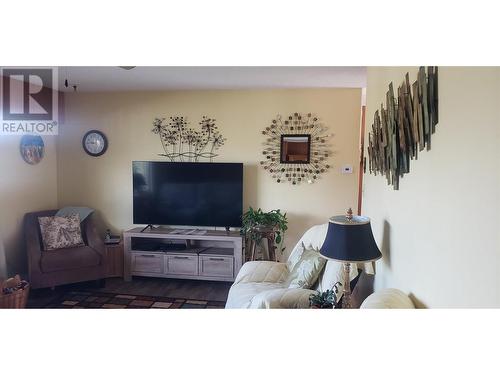 1428 Dartmouth Street Street, Penticton, BC - Indoor Photo Showing Living Room