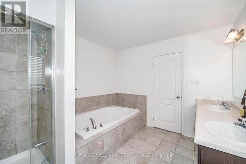 2084 Queensbury Drive, Oshawa, ON - Indoor Photo Showing Bathroom