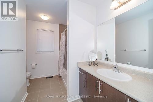 2084 Queensbury Drive, Oshawa, ON - Indoor Photo Showing Bathroom