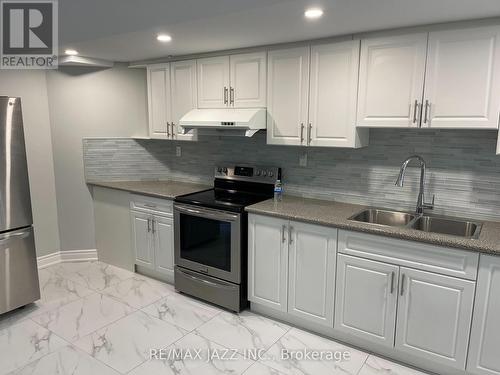 108 Fallingbrook Street, Whitby, ON - Indoor Photo Showing Kitchen With Double Sink