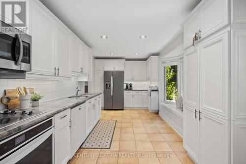 26 Paultiel Drive, Toronto, ON - Indoor Photo Showing Kitchen With Upgraded Kitchen