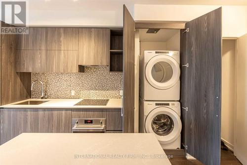 4212 - 1 Yorkville Avenue, Toronto, ON - Indoor Photo Showing Laundry Room