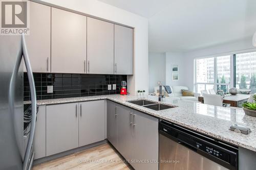 615 - 60 Berwick Avenue, Toronto, ON - Indoor Photo Showing Kitchen With Stainless Steel Kitchen With Double Sink