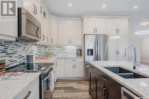 267 Baltzan Boulevard, Saskatoon, SK - Indoor Photo Showing Kitchen With Double Sink With Upgraded Kitchen