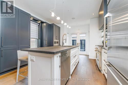21 New Street, Toronto, ON - Indoor Photo Showing Kitchen With Upgraded Kitchen