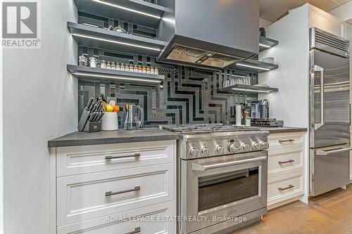 21 New Street, Toronto, ON - Indoor Photo Showing Kitchen
