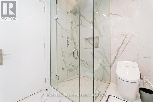 21 New Street, Toronto, ON - Indoor Photo Showing Bathroom