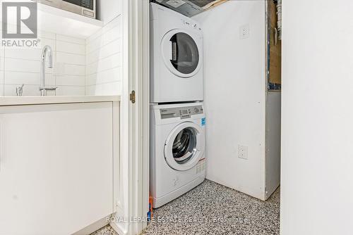 21 New Street, Toronto, ON - Indoor Photo Showing Laundry Room