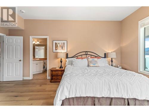 2200 Dewdney Road, Kelowna, BC - Indoor Photo Showing Bedroom
