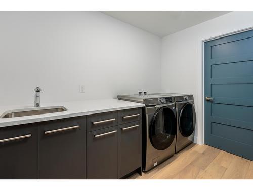 868 Antler Ridge Road, Windermere, BC - Indoor Photo Showing Laundry Room