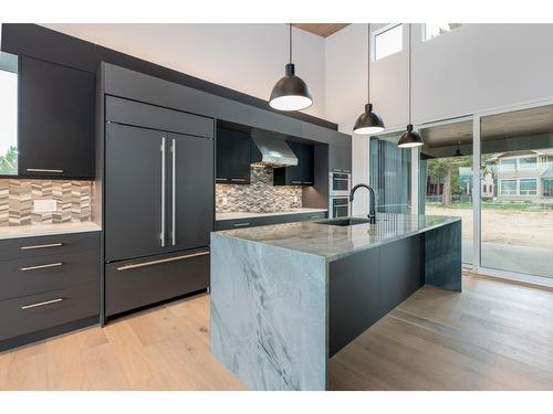 868 Antler Ridge Road, Windermere, BC - Indoor Photo Showing Kitchen With Upgraded Kitchen