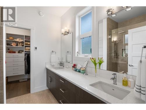 1640 Winter Lane, Kelowna, BC - Indoor Photo Showing Bathroom