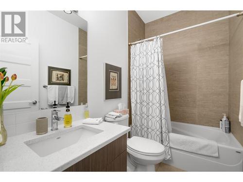 1640 Winter Lane, Kelowna, BC - Indoor Photo Showing Bathroom
