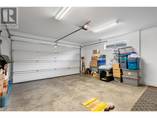 1640 Winter Lane, Kelowna, BC - Indoor Photo Showing Garage