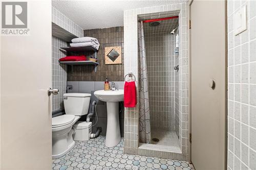 58 Donald Ave, Moncton, NB - Indoor Photo Showing Bathroom