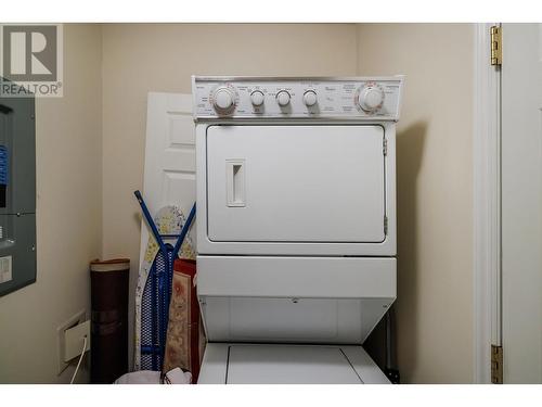 2388 Baron Road Unit# 209, Kelowna, BC - Indoor Photo Showing Laundry Room